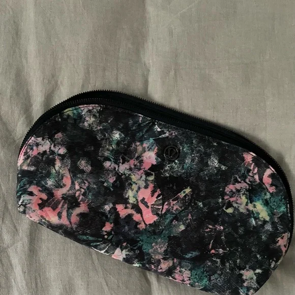 Lululemon Sun Up Sun Down Pouch *2.5L - Picture 2 of 6